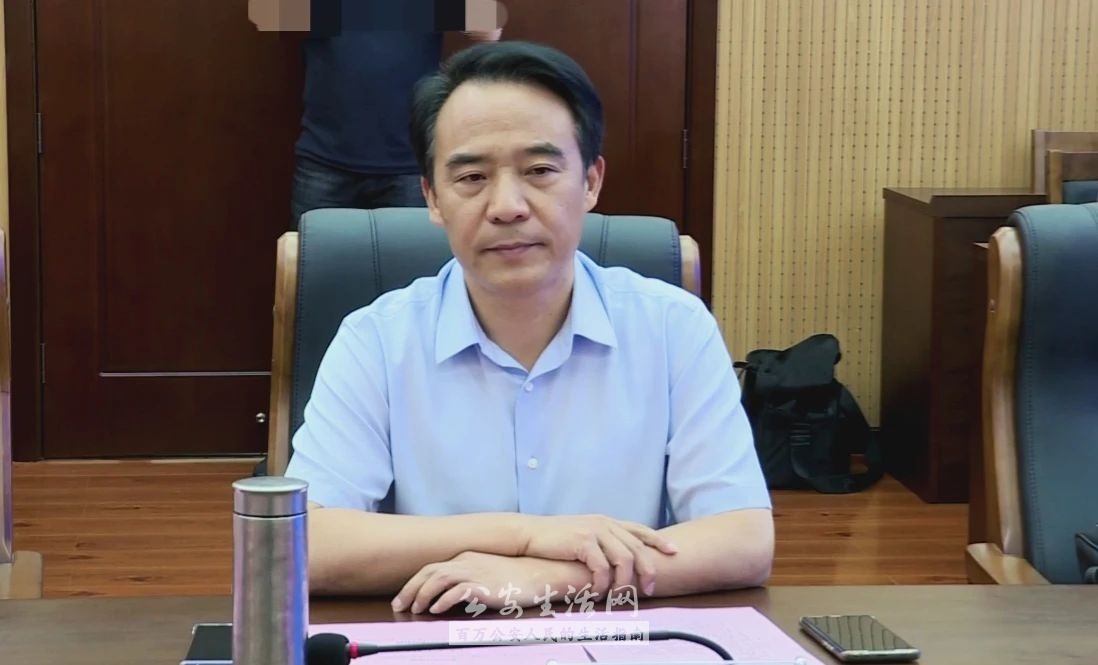 江西龙溪集团董事长黄令龙,副董事长黄辉一行,县委书记夏光宏,县长